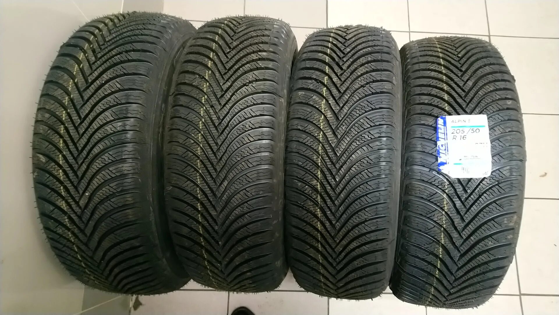 Купить резину мишлен r16. Michelin липучка r16. Michelin Alpin a2 16 r24. Шины 205/60 r16 Michelin Alpin 5. 205 50 R16 Rapid.