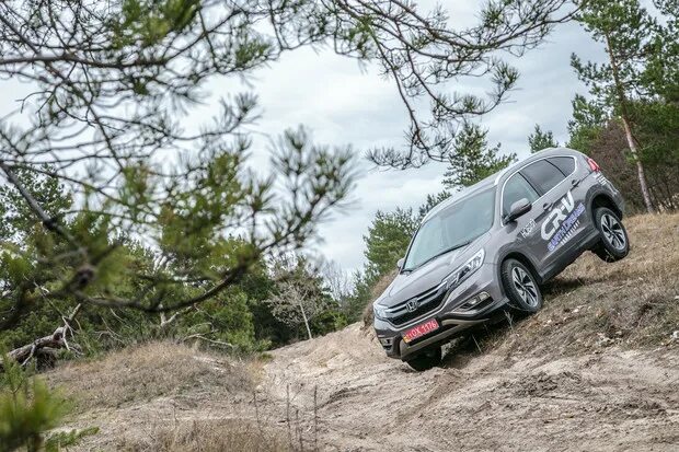 Honda тест драйв. Хонда CRV 4 на бездорожье. СРВ 2 поколение по бездорожью. Honda CR-V тест-драйв журналистский. Тест драйв нового Хонда СРВ.