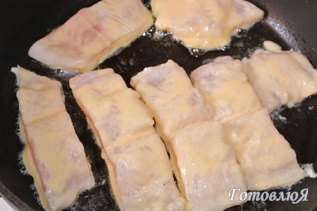 Рыба пангасиус как приготовить на сковороде. Пангасиус филе. Рыба пангасиус филе жареная. Жареный пангасиус филе. Филе пангасиуса на сковороде.