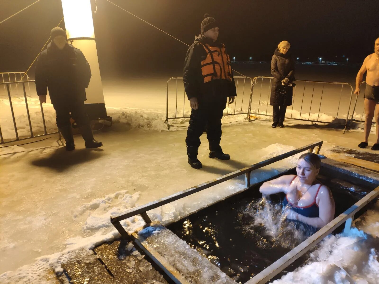 Крещение господне в крыму 2022. Воронцовский парк крещение 2022. Крещение в 2022 году видео. Абагур крещенская купель новокузнецк 2023. Крещение в 2022 году видео.