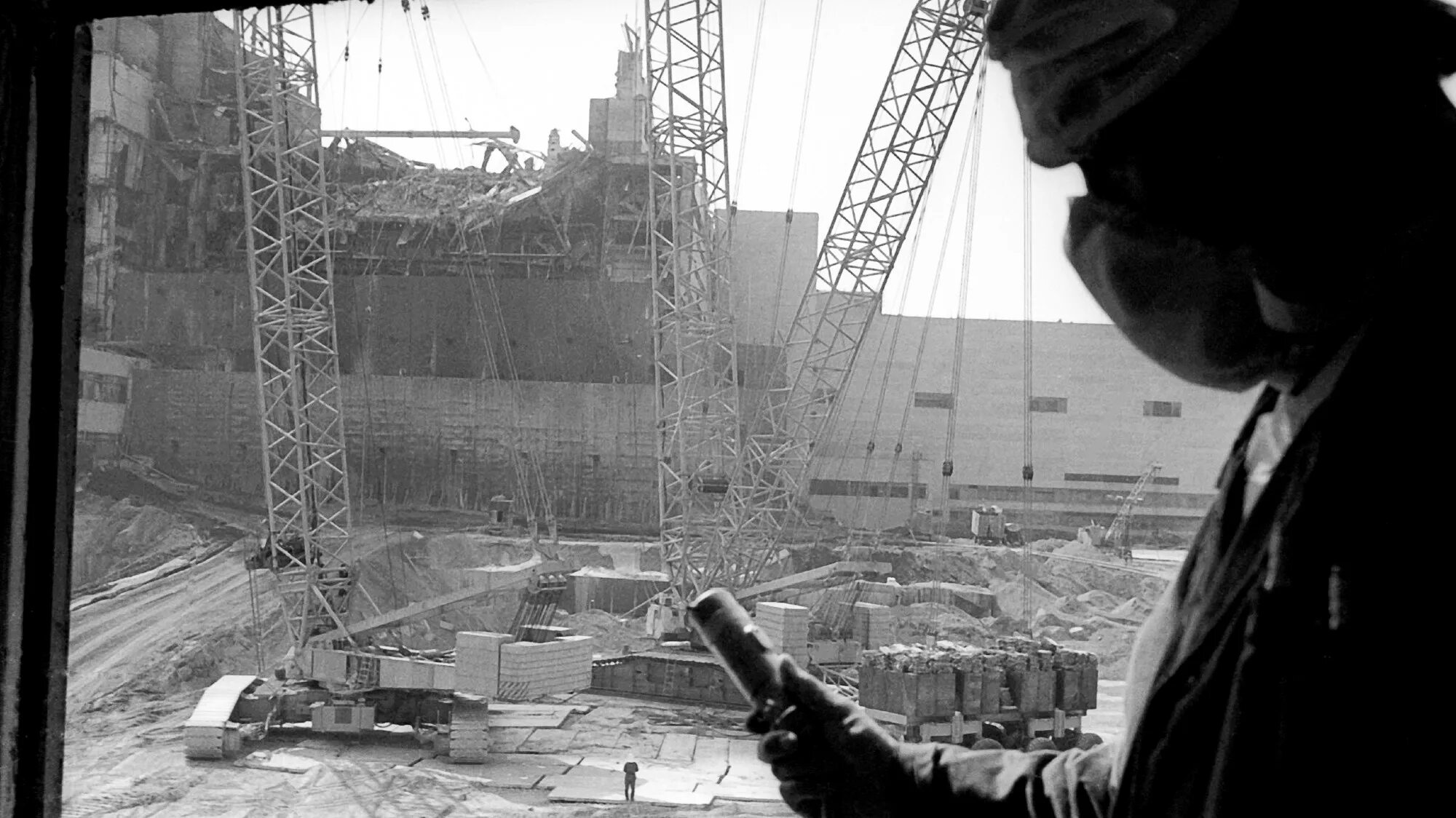 Вдовы чаэс. Чернобыльская АЭС 1986. Чернобыль 26.04.1986. Авария на ЧАЭС 1986 Чернобыль. ЧАЭС 1986 26.