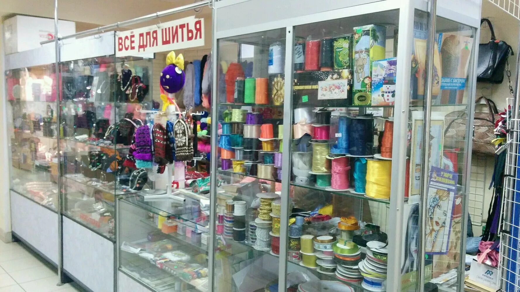 магазин искусница на чернышевской. магазин пряжи в спб на ул. магазин рукодельница в санкт петербурге. самый большой магазин пряжи в спб. магазины для шитья и рукоделия в спб.
