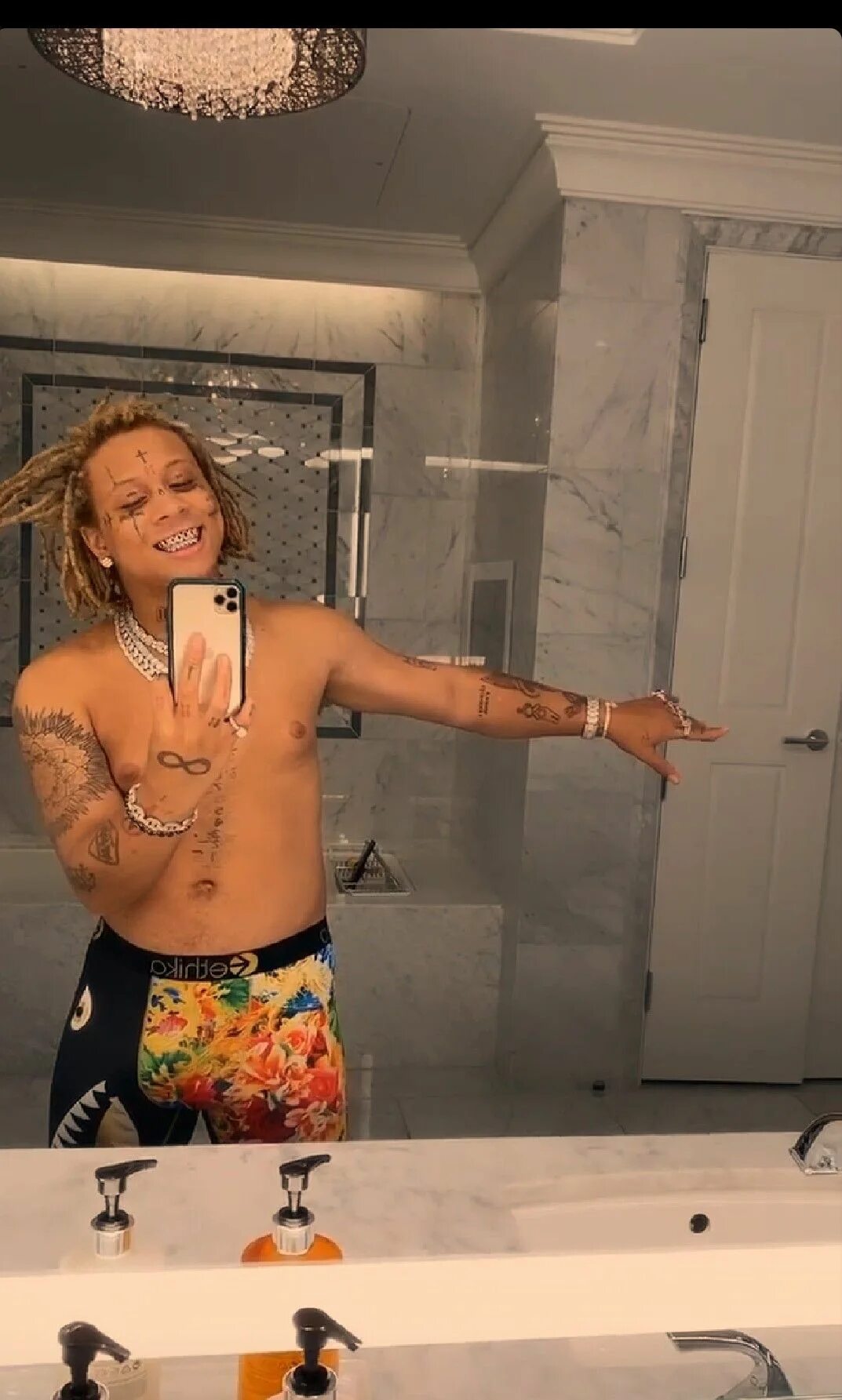 Take the dj trippie flameboy. Триппи бри. диджей триппи флеймбой. trippie redd.