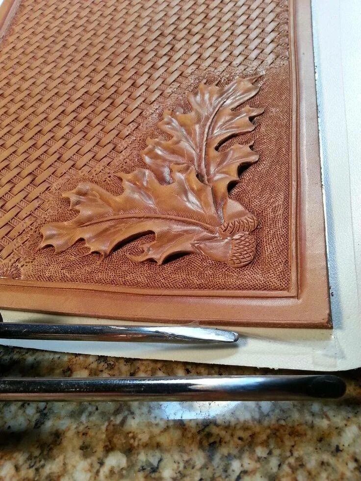 Узоры на коже. Узоры на коже. Тиснение в стиле шеридан. Тиснение на коже. Тиснение на коже в стиле.