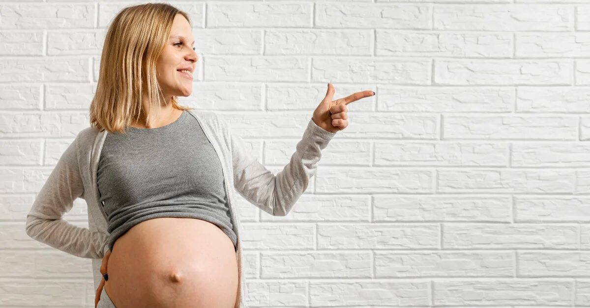 Видео жена забеременела. Беременные женщины. Большие животы беременных.