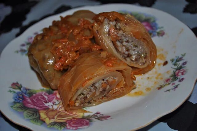 Голубцы с гречкой. Голубцы с грибами. Вторые блюда голубцы. Сарма блюдо. Голубцы с гречкой.