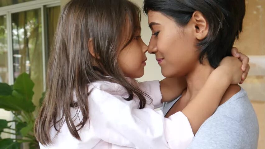 Lesbians mother video. Лесбиан дочь. Лесбийские дочки матери. Красивая подруга матери. Lesbians mother video.