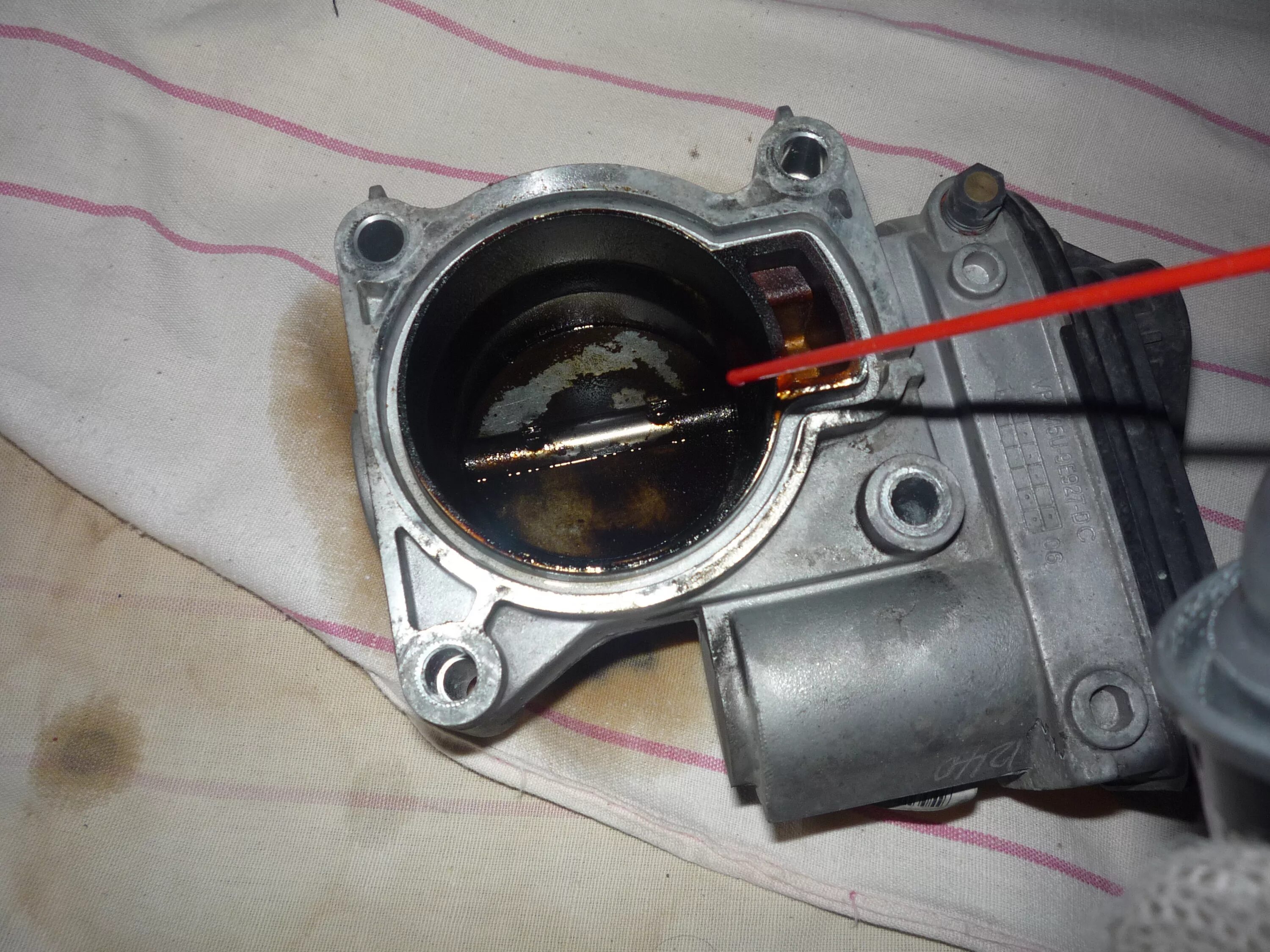 8 обороты холостого хода. Двигатель дроссельной заслонки форд. Форд фокус 1. Дроссельная заслонка ford focus 2 1. 6.