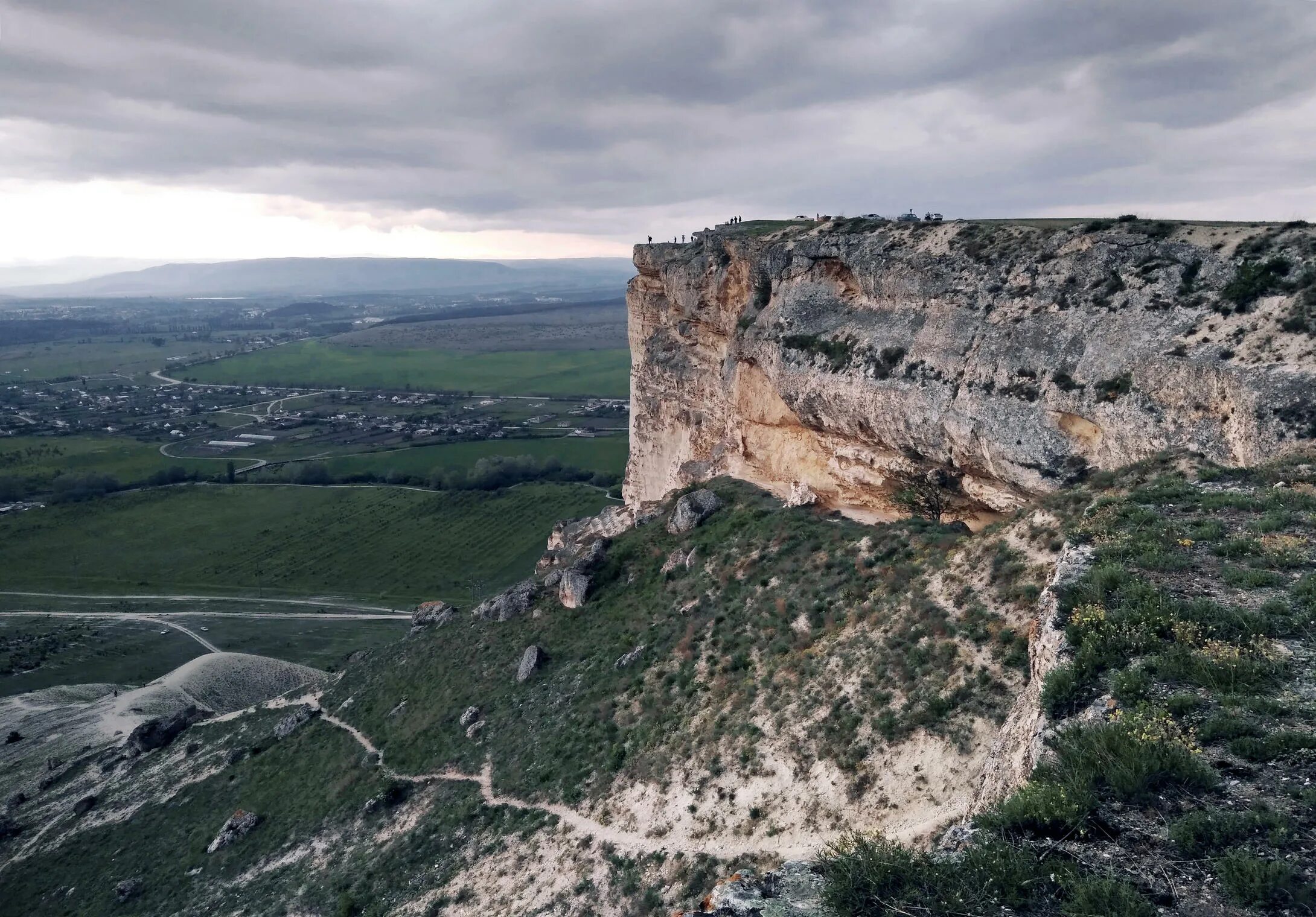 Белая скала Белогорск. Белая гора Белогорск Амурская область. Белогорск район гора. Таш Хан Белогорск Крым.