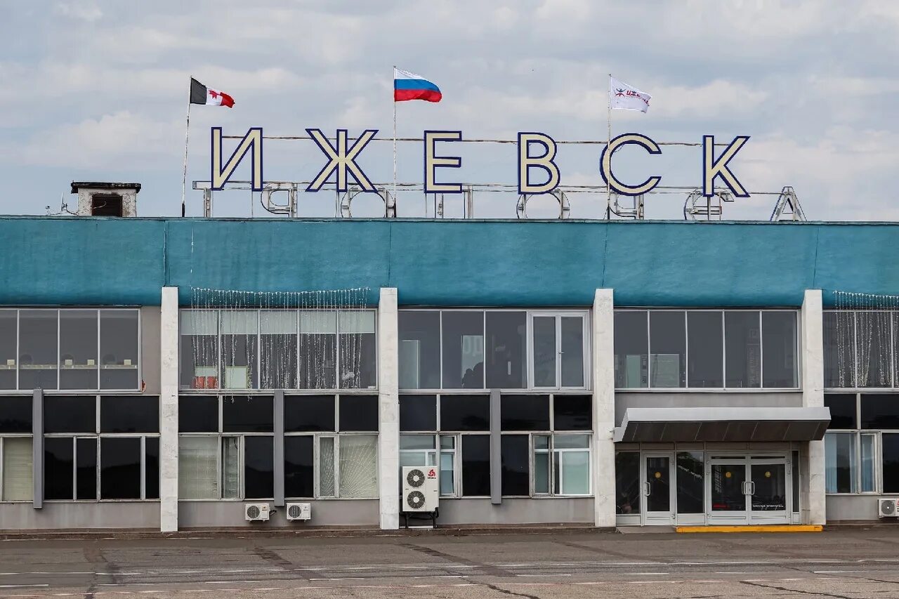 Аэропорт ижевск. Ижевский аэропорт 2025. международный аэропорт ижевск 2025. аэропорт ижевск фото 2025. как выглядит аэропорт в ижевске в 2025 году.