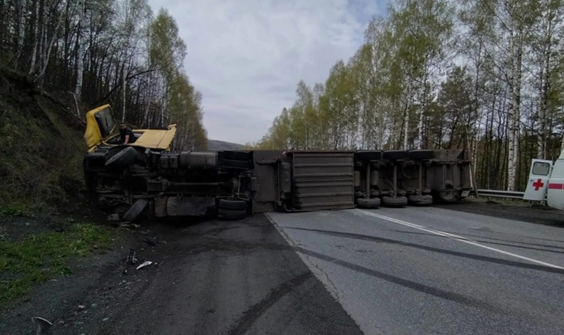 Авария м5 челябинская область. Происшествия трасса м5 Урал. ДТП на трассе м5 Урал вчера. Авария трасса м5 Челябинск Златоуст. Дорога Златоуст трасса м 5.