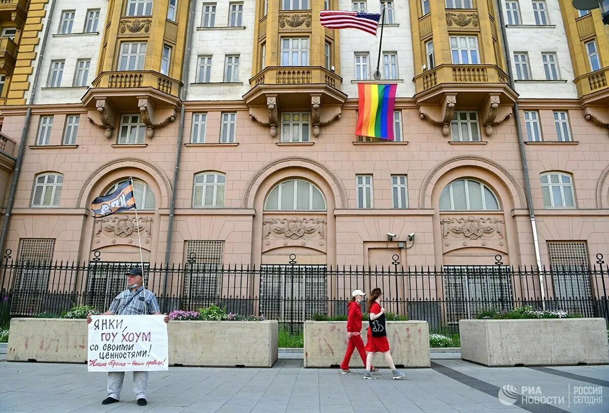 Здание посольства США В Москве. Посольство США В масвк. Посольство России в США.