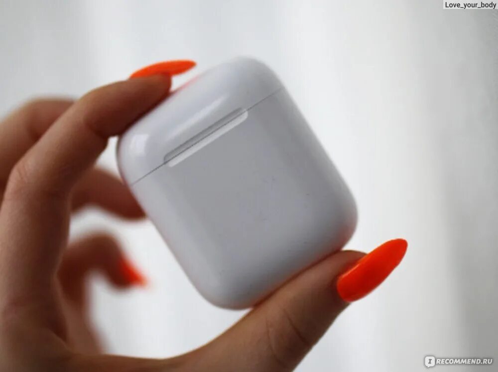 AIRPODS 2 поддерживают беспроводную зарядку. Беспроводная зарядка для наушников. Аирподс 2 поколения поддерживают беспроводную зарядку. AIRPODS 1 го поколения есть беспроводная зарядка.