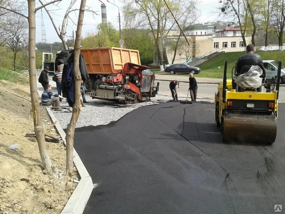 Асфальтирование стоянок москва. Асфальтирование и благоустройство. Благоустройство асфальт. Укладка асфальтобетонного покрытия. Асфальтирование тротуаров.