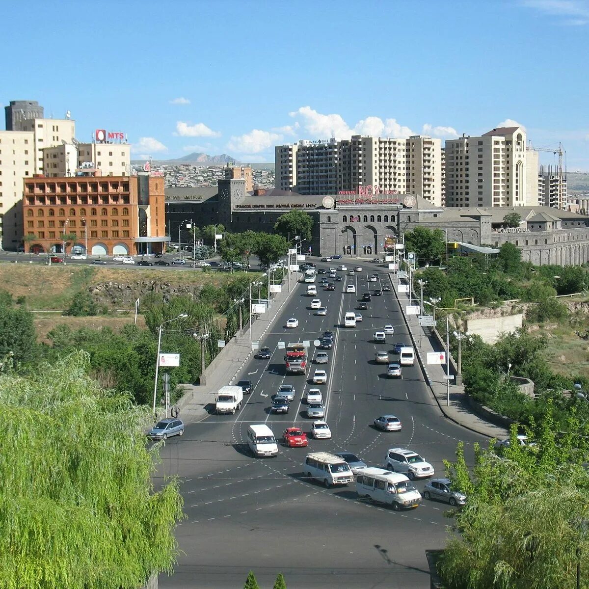 Ереван давташен. Davitashen Bridge Ереван. Армения Ереван мост. Мост Ахтанак Ереван. Киевский мост в Ереване.