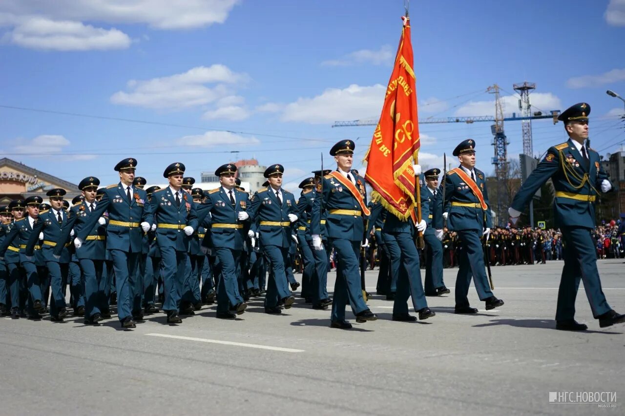 5 мая омск. Парад Победы Омск. Парад 9 мая Омск. 9 Мая парад Омск 2020. Омск парад 9 мая 2013 года.