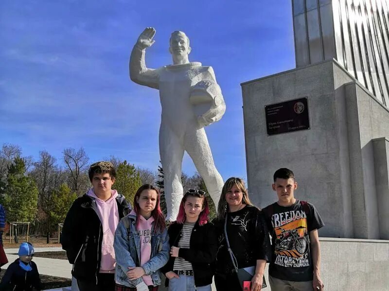 Парк покорителей космоса в Энгельсе. Парк Гагарина Энгельс. Парк Гагарина Энгельс 666. Парк покорителей космоса им. Юрия Гагарина. Парк покорителей энгельс