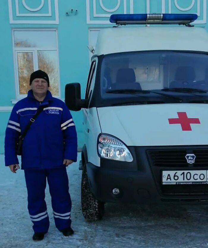 Водитель скорой помощи требования. Водитель скорой помощи. Шофер скорой помощи. Машина скорой помощи. Станция скорой помощи Кимры.