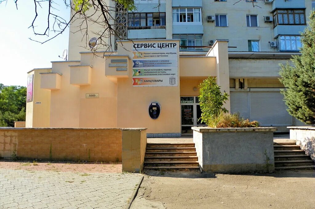 Евпатория проспект ленина 56. Евпатория ул ленина. Проспект ленина евпатория. Библиотека пушкина евпатория. Ленина 54 евпатория.