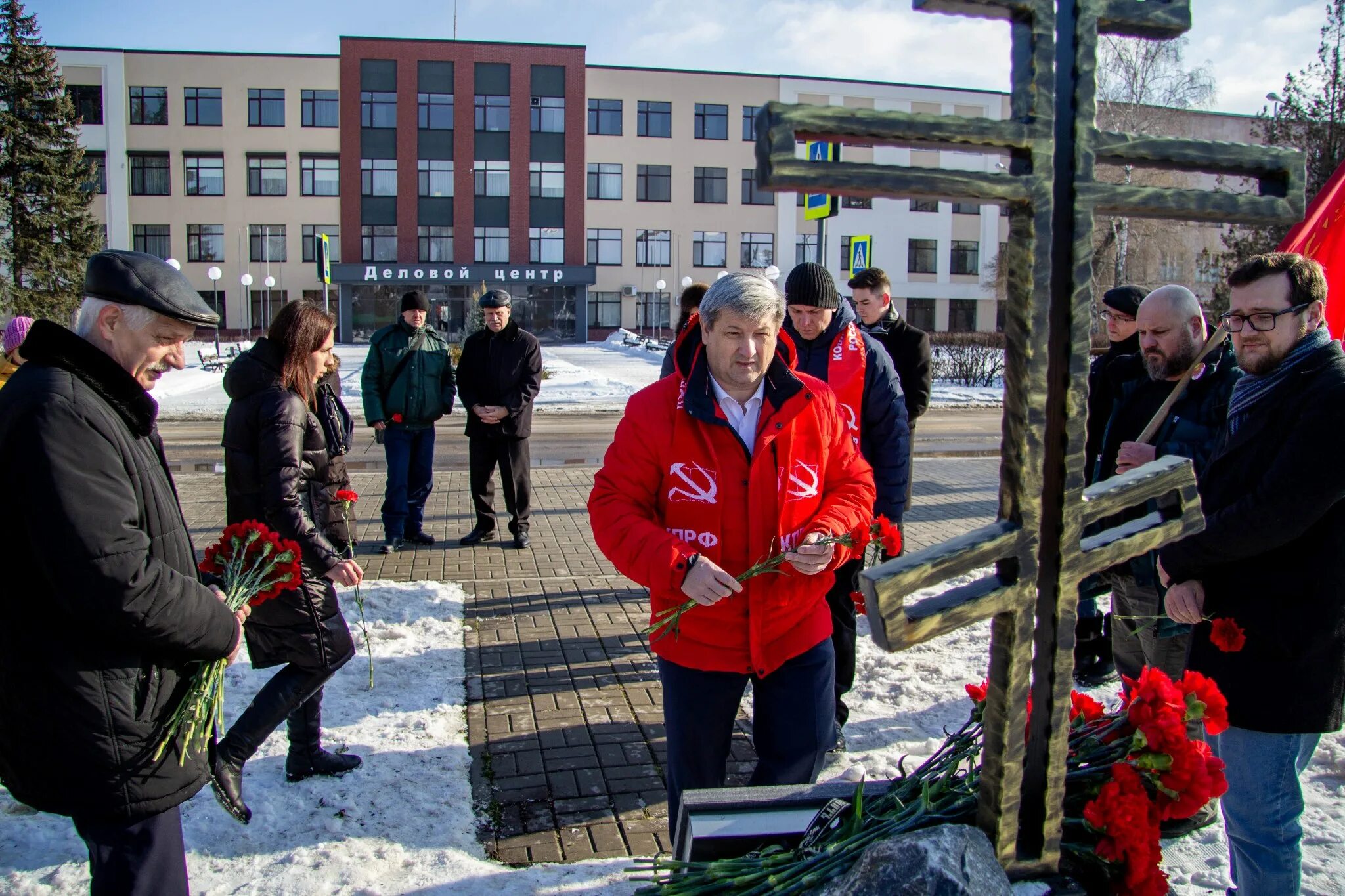 Трагедия на камышитовом заводе в белгороде произошла. Камышитовый завод Белгород. 5 Февраля Белгород камышитовый завод. Камышитовый завод Белгород расстрел. Трагедия на камышитовом заводе в Белгороде.