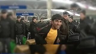 Новости мигранты уедут из россии. Мигранты едут домой. Мигранты штурмуют метро. Мигрант езжай домой. Чурки поедут домой.