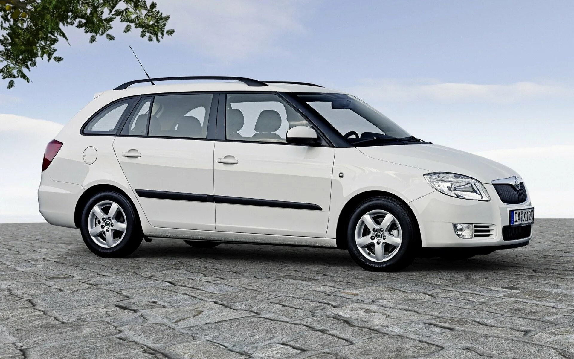 Фабия комби. Skoda Fabia 2 универсал. Skoda Fabia Combi. Skoda Fabia 2 2008 универсал. Skoda Fabia 2008 универсал.