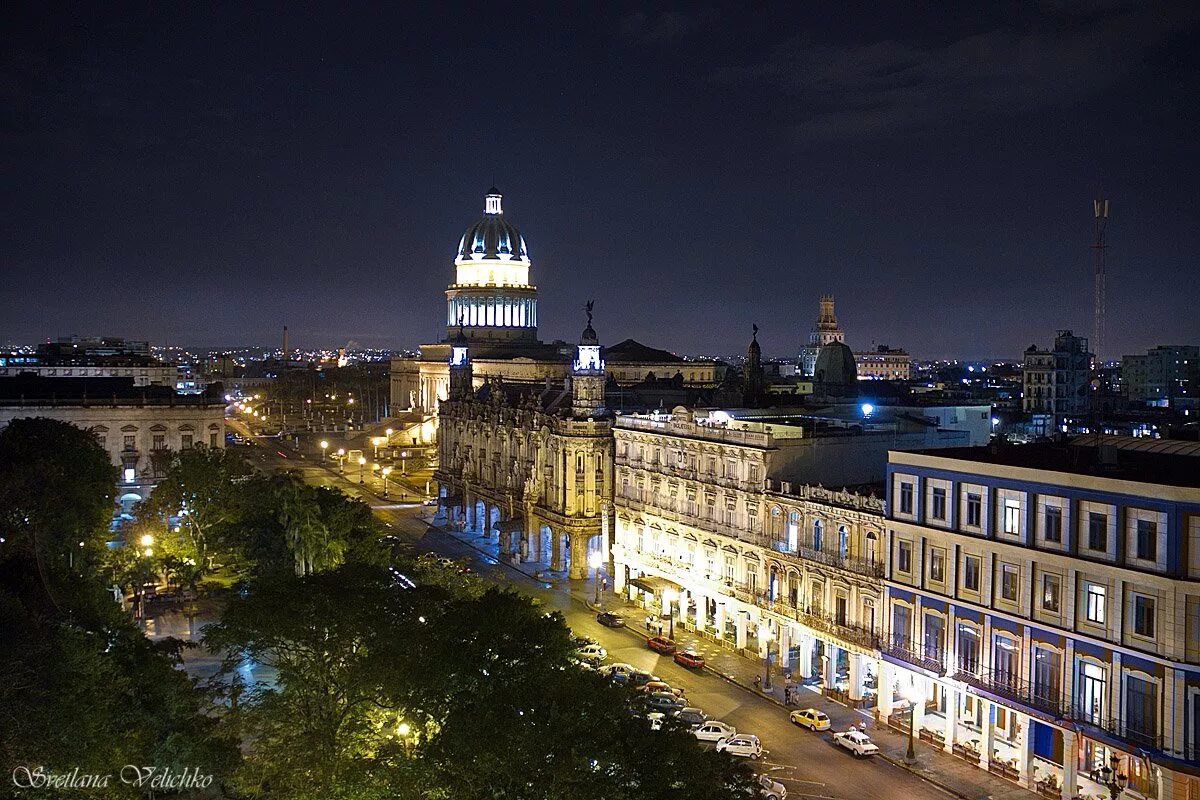 Ночь 18 апреля. Ночная Гавана. Куба Гавана ночью. Капитолий Гавана ночь. Ночная Гавана фото.