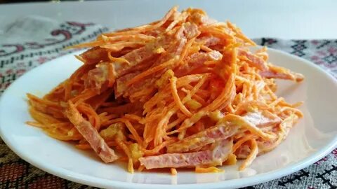 Салат из моркови и колбасного