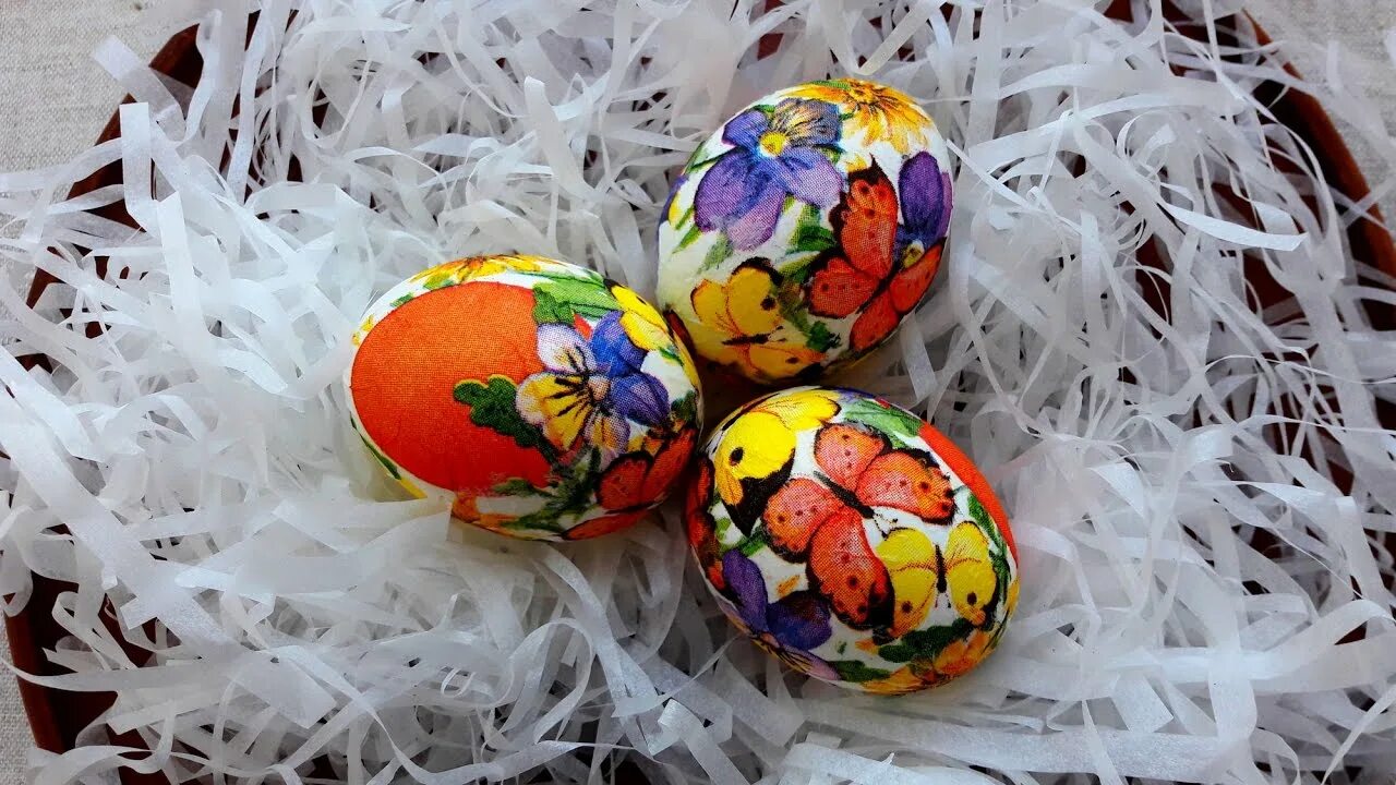 Красивые яйца на пасху своими руками. Украшение яиц. Украшение пасхальных яиц. Оригинальное украшение пасхальных яиц. Украсить пасхальное яйцо.