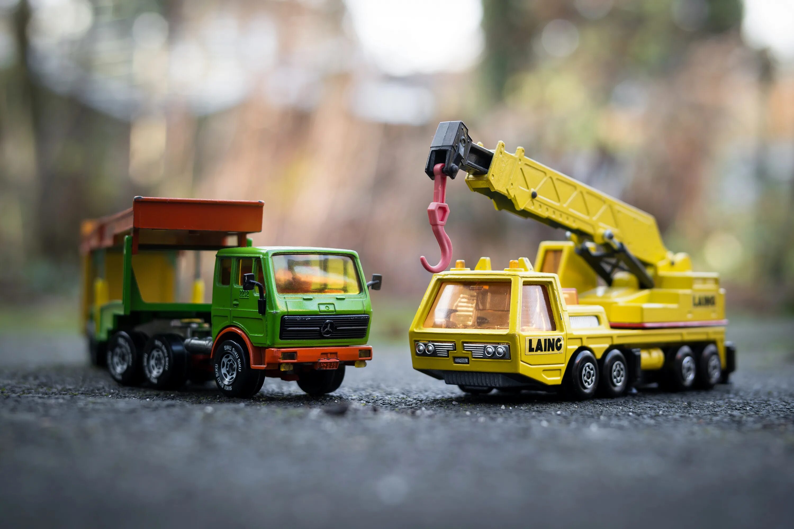 Truck toy cars. Игрушечная машинка. Кран машина. Игрушечные грузовые машины. Машина кран игрушка.