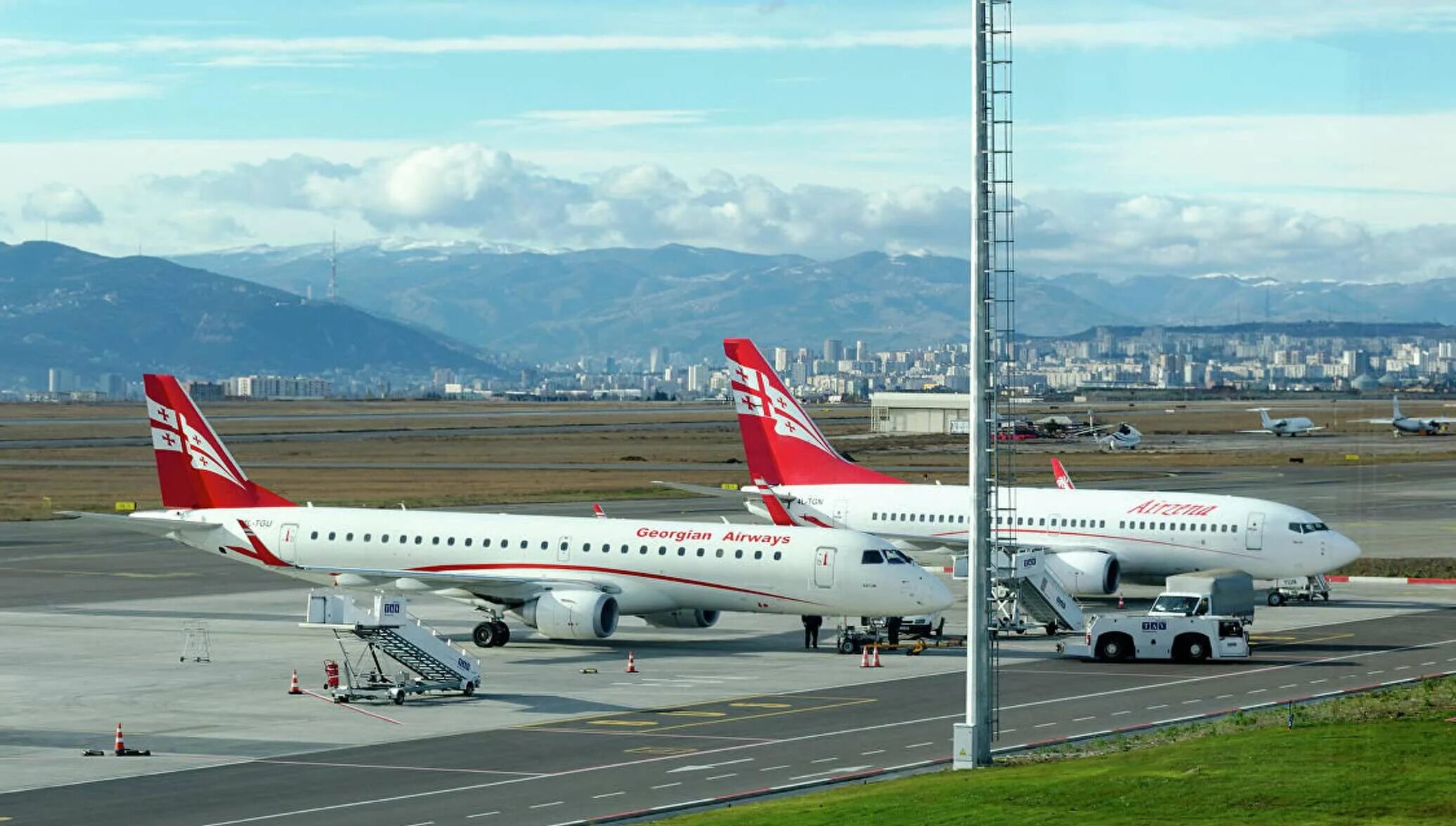 Самолет грузи. Джорджиан Эйрвейс. Georgian Airways Тбилиси. Самолёты Georgian Airways. Авиакомпания грузинские авиалинии.