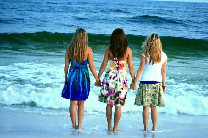 Жизнь с тремя подружками. Три подруги. Три подруги на море. Подружки на море. Три подружки на море.
