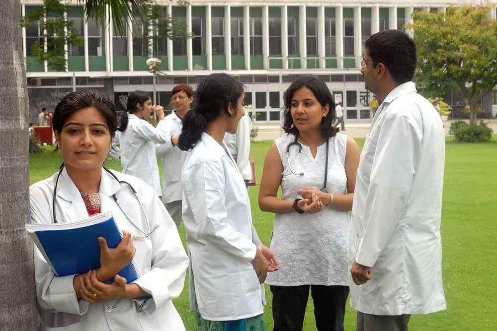 India medical. Студент MBBS. Medical College. Indian Medical. Indian Medical student in Tajikistan.