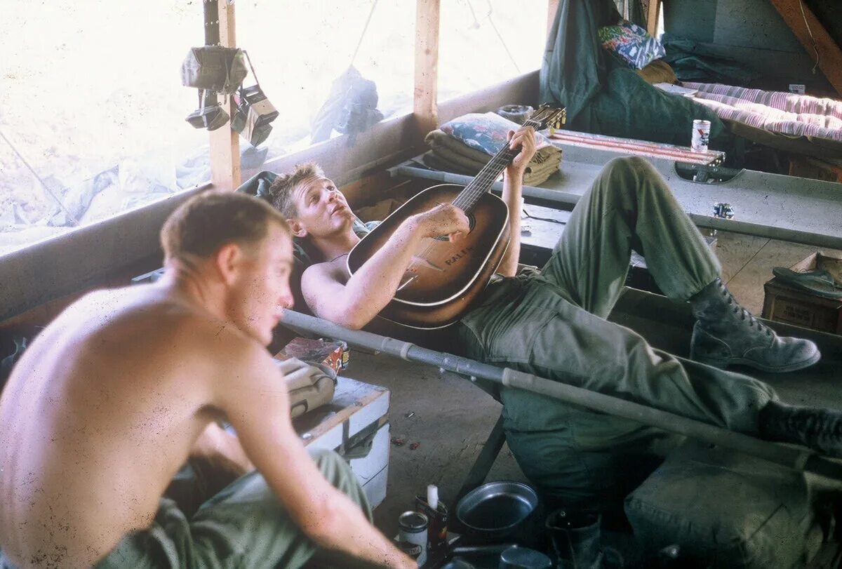 Спящий парень. Two soldiers relaxing in bed. Two soldiers relaxing in bed. Солдаты на отдыхе. Спящий человек в кровати.