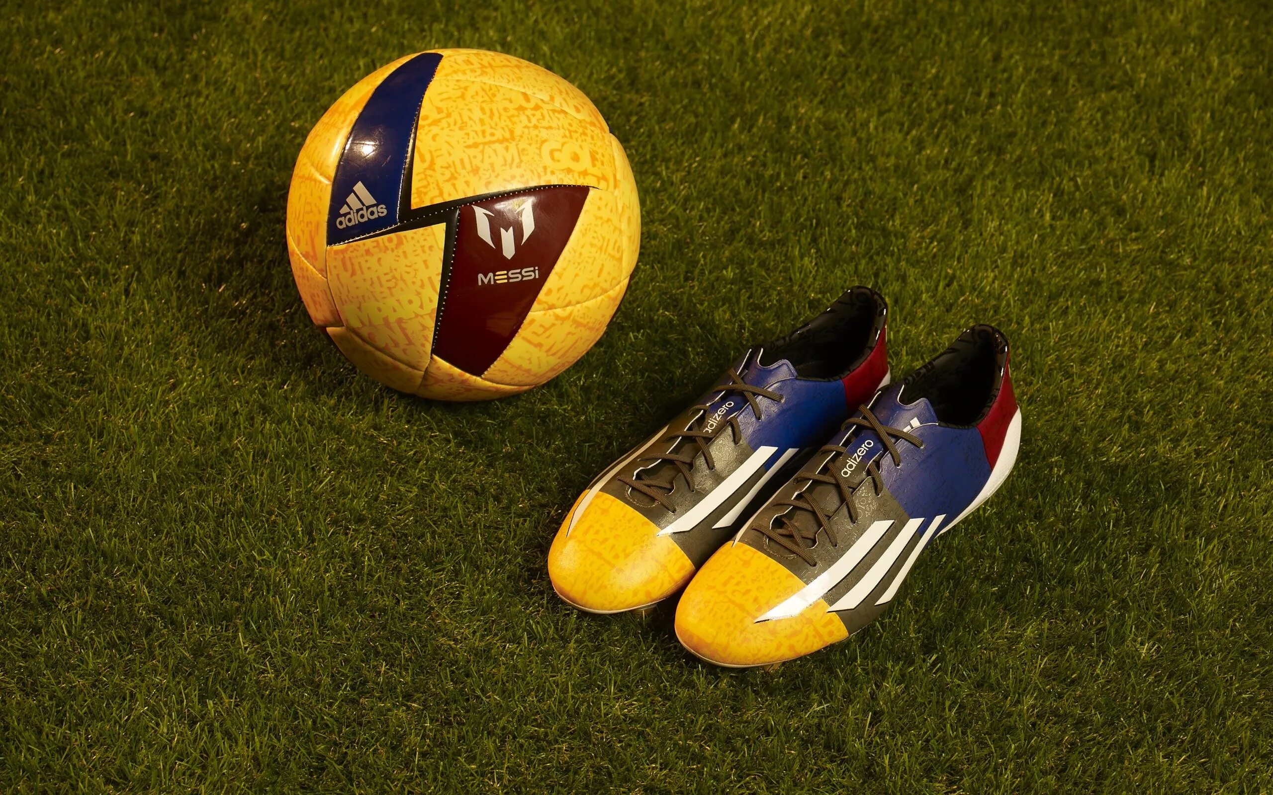 Тренды футбол. Adidas Soccer balls. Бутсы Месси. Футбольные тренды. Messi adidas Boots 2017.