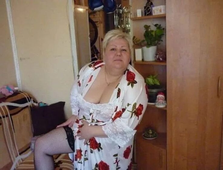 старые женщины из соцсетей. пожилые за компьютером. пенсионер за компьютером. старушки из социальных сетей. старые женщины домашние.