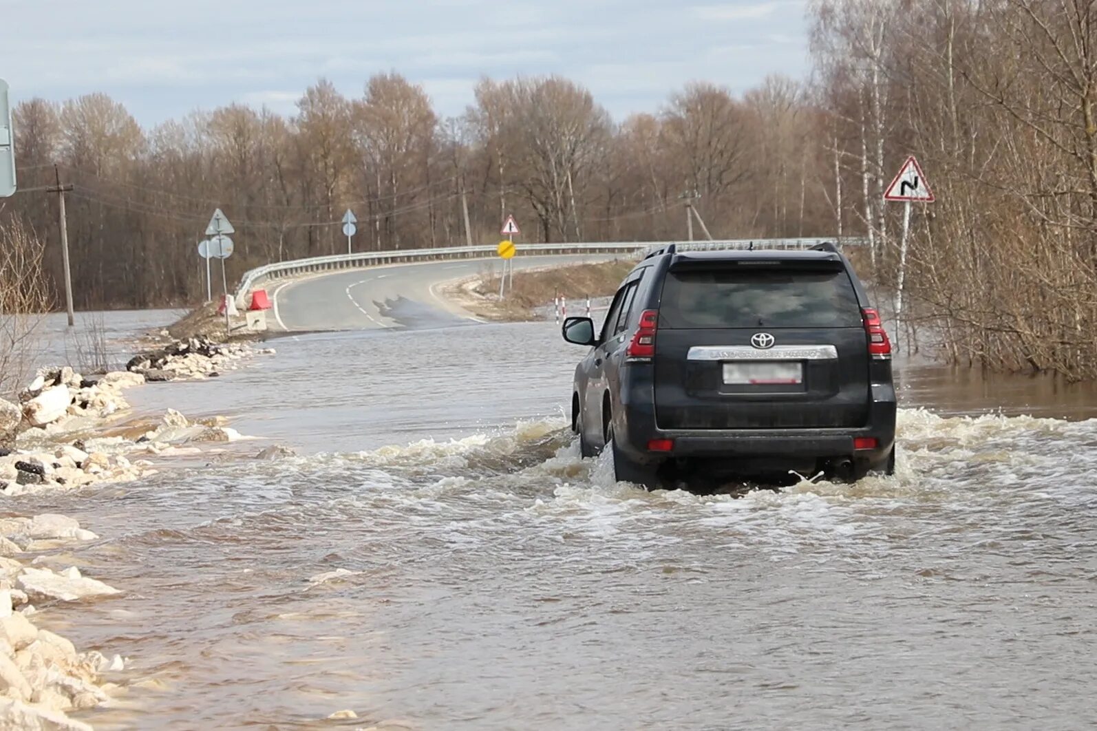 Подъем воды в клязьме на сегодня. Уровень воды в Клязьме. Обстановка на Клязьме. Уровень паводка Клязьма. Половодье на Клязьме.