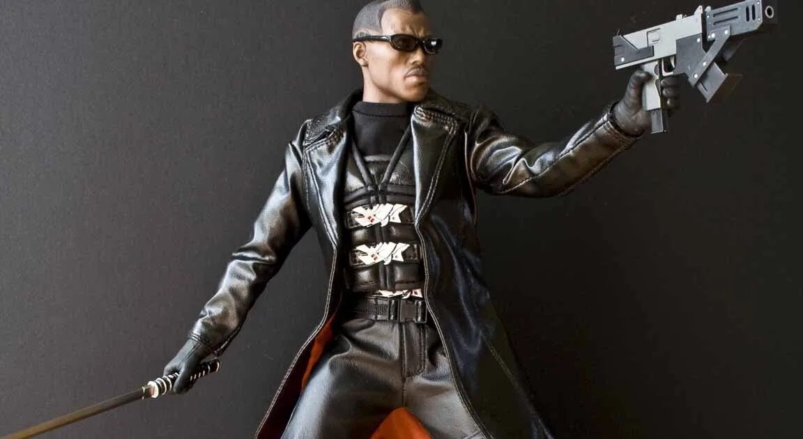 Hot blade. Hot blade. Фигурка блэйд хот тойс. Hot blade. Блейд хот тойс.