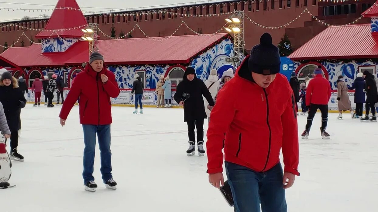 Зарегистрироваться на каток площадь революции. Каток цум красная площадь. каток на красной площади. каток в москве. каток, москва, площадь славы.