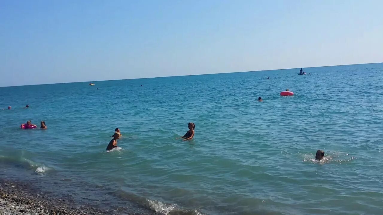 Черное море мало людей