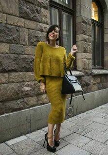 Трендовый юбочный костюм с горчичной кофточкой