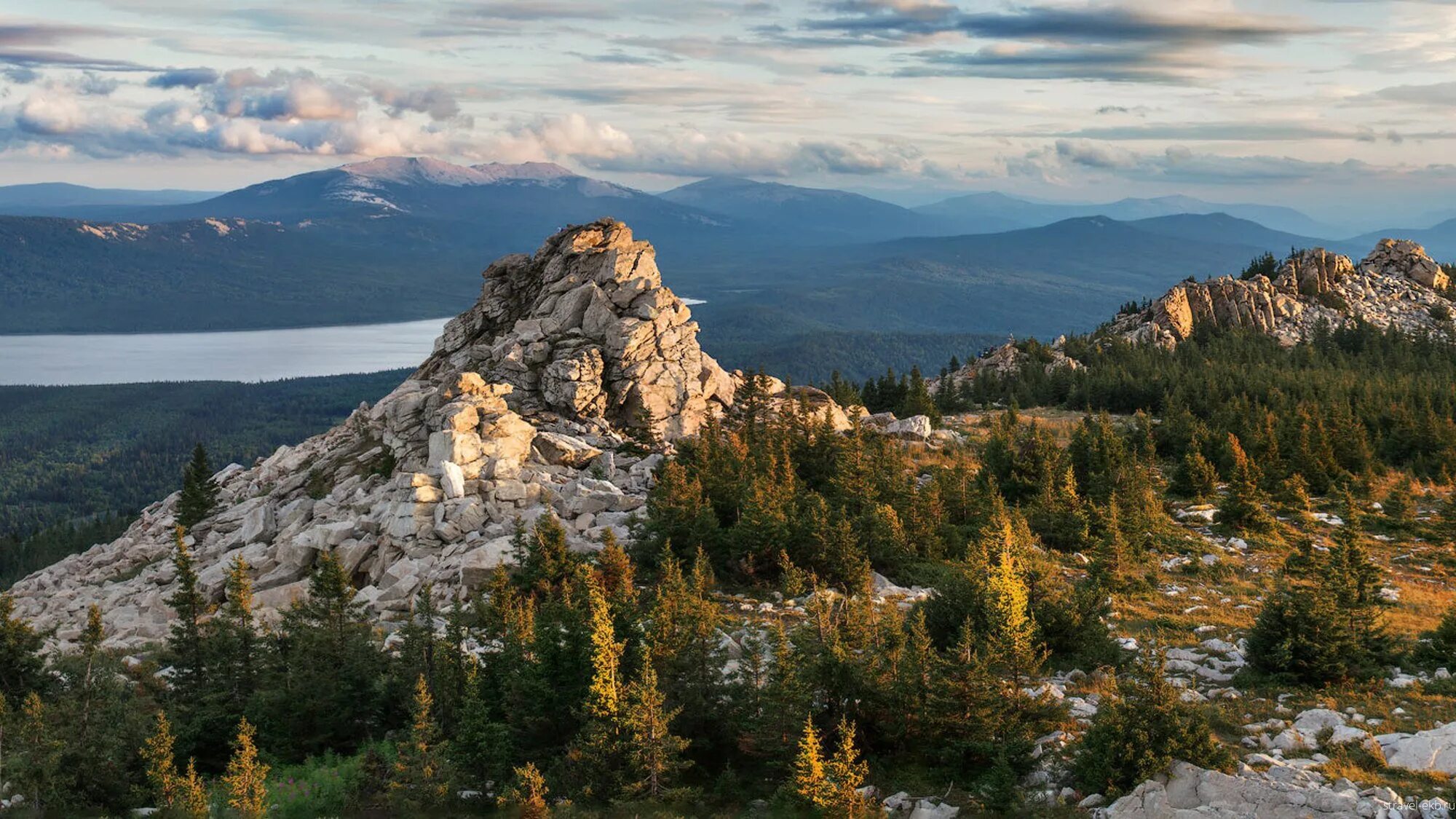 Крупные национальные парки урала. Национальный парк Зюраткуль, Южный Урал. Зюраткуль национальный парк гора. Уральские горы Зюраткуль. Хребет Уван Зюраткуль.