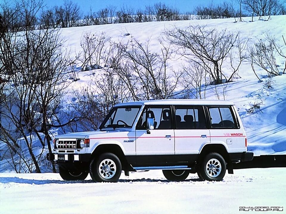 Mitsubishi pajero 1 поколение. Мицубиси Паджеро 1983. Митсубиси Паджеро 1. Мицубиси Паджеро 1988. Мицубиси Паджеро 1989.