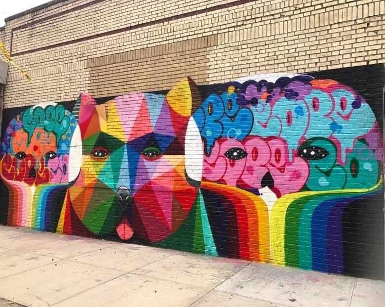 Tomorrow stops. Окуда Сан Мигель мурал. Окуда Сан Мигель картины. Okuda San Miguel художник. Окуда Сан Мигель в Москве.