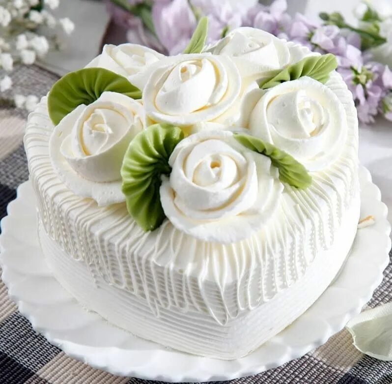 Кремовое украшение торта. Торт кремовый. Красивые кремовые торты. Украшение торта розами.
