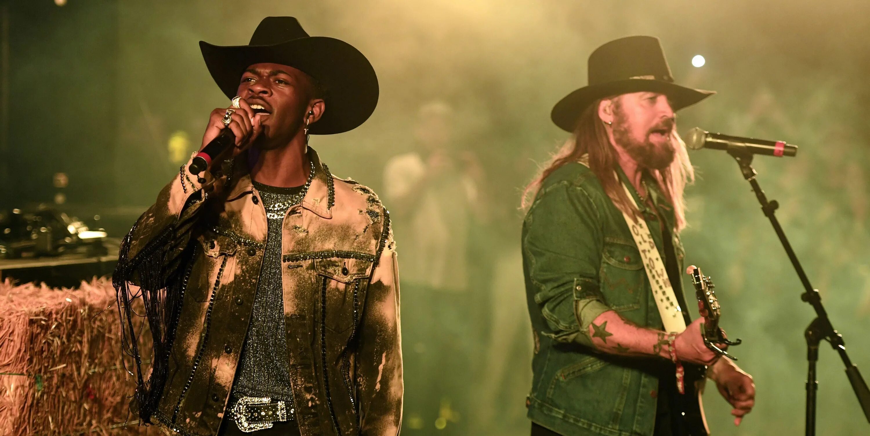 Old town road horses. Billy ray Cyrus old Town Road. Lil nas x old Town Road.