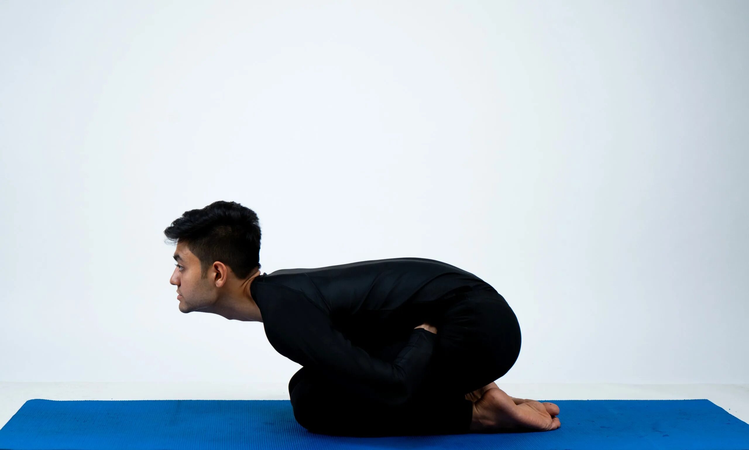 Frog pose girls. 3d модель амфибия. Выст frog pose. Асаны мандукасана. Лягушка асана мандукасана.