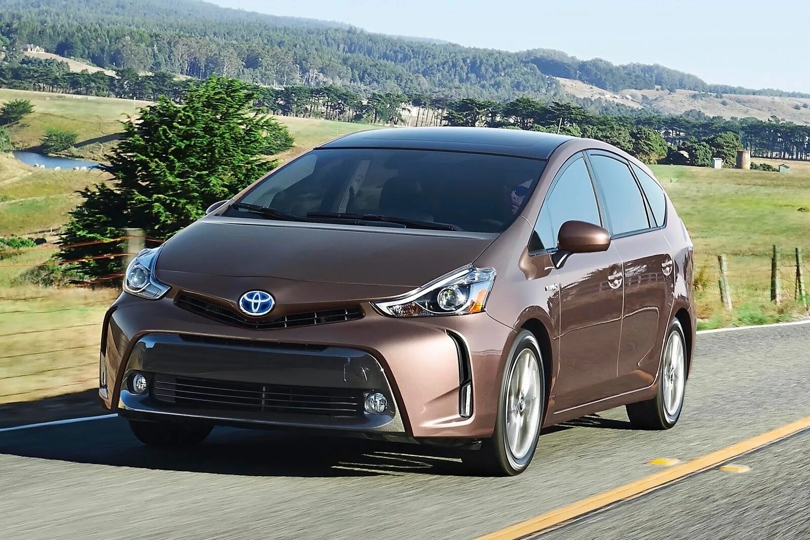 Toyota Prius 2015. Toyota Prius v ( ) 2015. Тойота Приус 2015 компакт. Тойота Приус гибрид 2015 года. Приус 2015 года