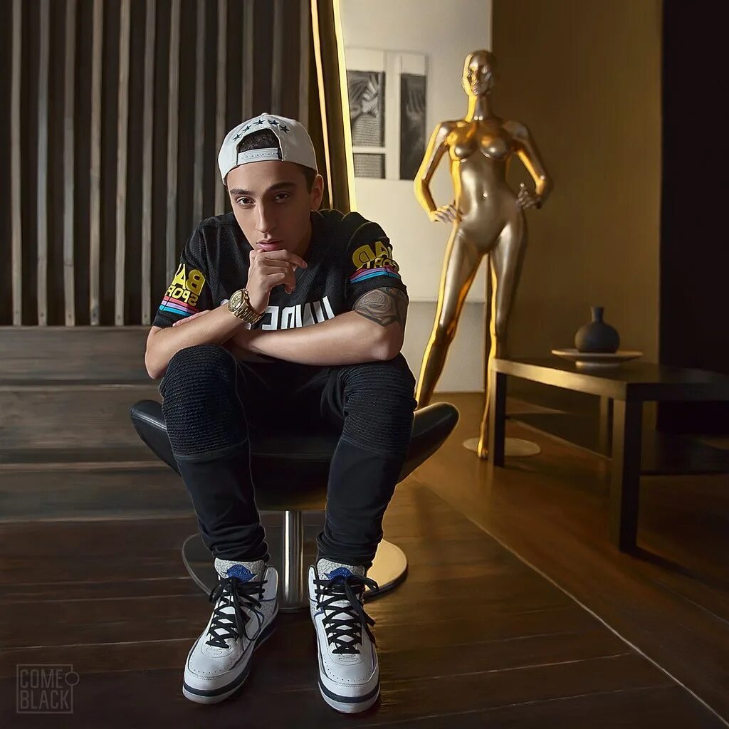 артем бриус инфоцыган. Vacio исполнитель фото. Reebok oxxxymiron амбассадор. рэпер vasio в носке фото. алексей долматов гуф молодой.