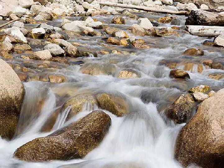 камушки в ручье. ручьи журчат звук. журчание ручья звук. водопад ергаки жемчужный. река алексеевский ручей.